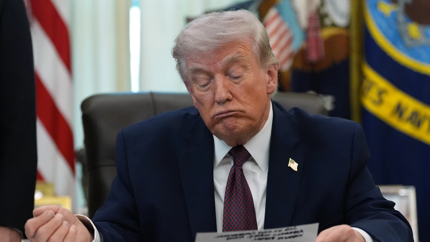 El presidente Donald Trump responde a las preguntas de los periodistas El presidente Donald Trump responde a las preguntas de los periodistas