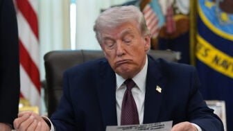 El presidente Donald Trump responde a las preguntas de los periodistas