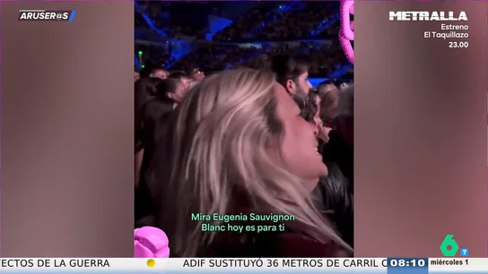 Rosalía dedica 'Sauvignon Blanc' a una fan en el concierto de Madrid tras su piropo viral: "El vicio eres tú" Rosalía dedica 'Sauvignon Blanc' a una fan en el concierto de Madrid tras su piropo viral: "El vicio eres tú"