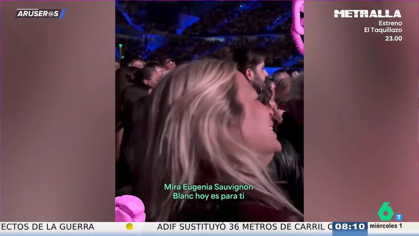 Rosalía dedica 'Sauvignon Blanc' a una fan en el concierto de Madrid tras su piropo viral: "El vicio eres tú" Rosalía dedica 'Sauvignon Blanc' a una fan en el concierto de Madrid tras su piropo viral: "El vicio eres tú"