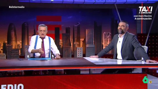 Wyoming, sobre la condena a un guardia civil por hacer un calvo en la Moncloa: "Que lo encierren, pero por mezclar ginebra con cola" Dani Mateo y Wyoming analizaban en este vídeo, que ahora recupera El Intermedio, el insólito caso de un guardia civil condenado por emborracharse y hacer un calvo al jefe de los escoltas de Pedro Sánchez.