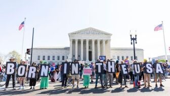 Migrantes protestan contra las pol&iacute;ticas de Trump
