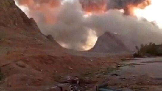 Columnas de humo se elevan tras un ataque en Ir&aacute;n