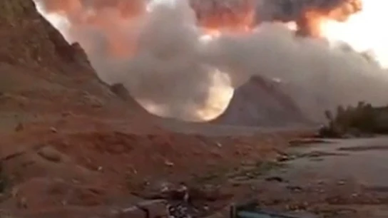 Columnas de humo se elevan tras un ataque en Irán Columnas de humo se elevan tras un ataque en Irán