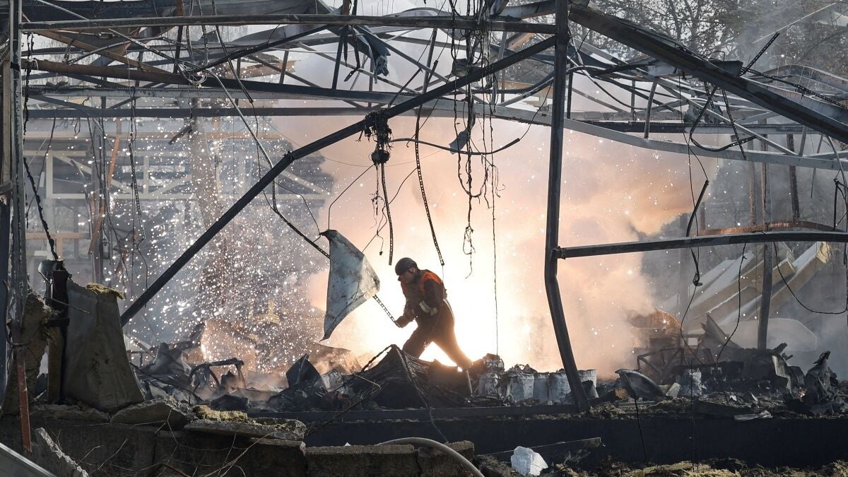 Rusia lanza una oleada masiva de misiles y de drones contra el centro de Ucrania a plena luz del día