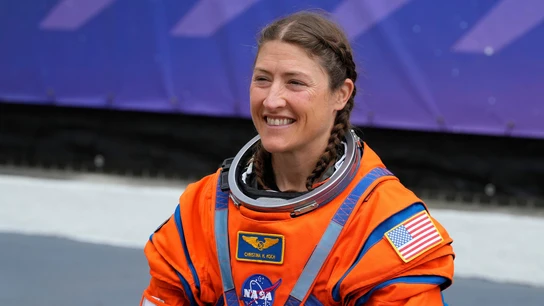 La astronauta Koch, "la fontanera espacial" que solucionó el problema en el inodoro de la nave en la misión Artemis II. La astronauta Koch, "la fontanera espacial" que solucionó el problema en el inodoro de la nave en la misión Artemis II.