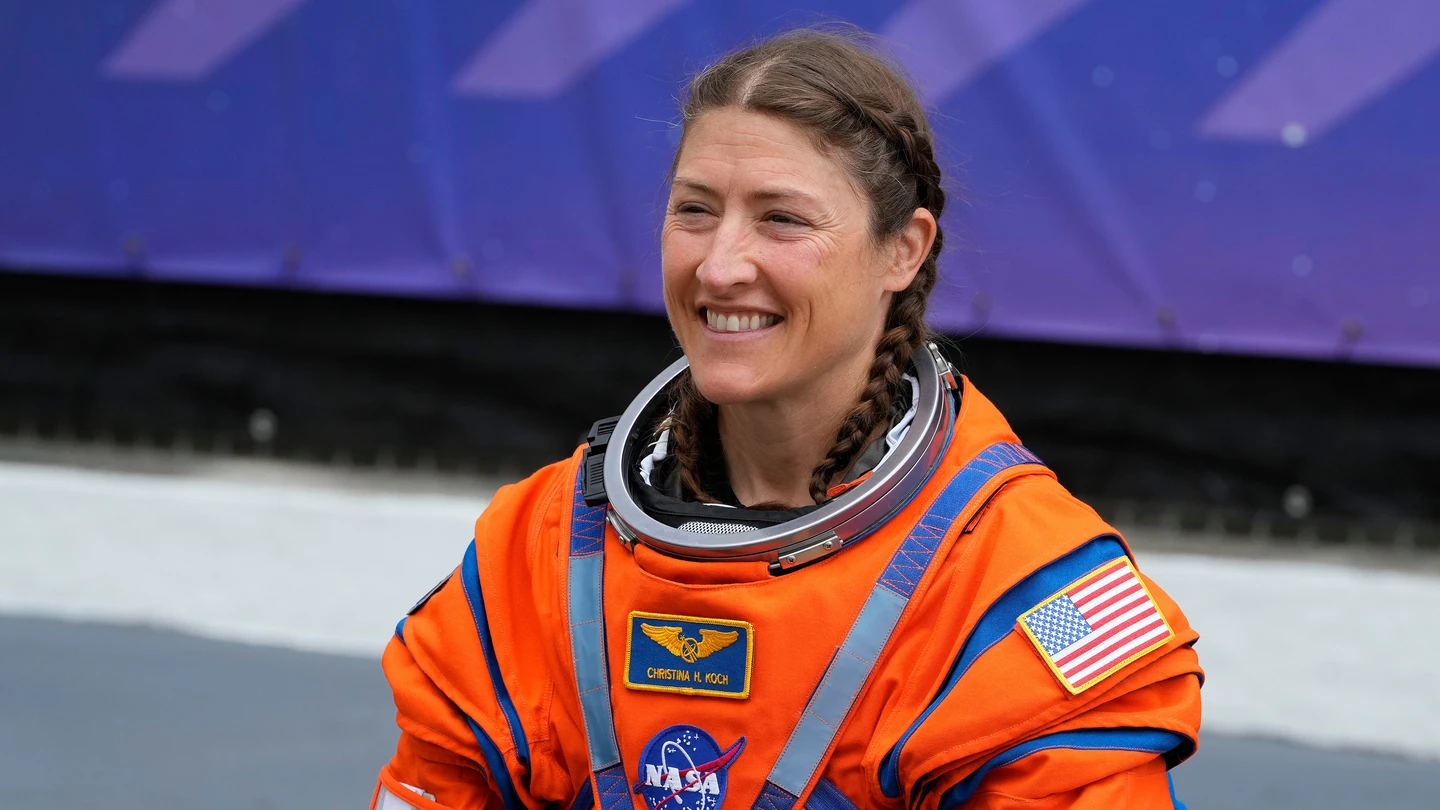 La astronauta Koch, "la fontanera espacial" que solucionó el problema en el inodoro de la nave en la misión Artemis II. La astronauta Koch, "la fontanera espacial" que solucionó el problema en el inodoro de la nave en la misión Artemis II.
