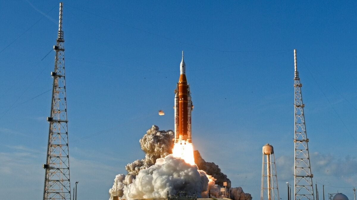 Un paso más cerca de la Luna: la misión Artemis II completa con éxito el vital encendido del motor principal de Orión