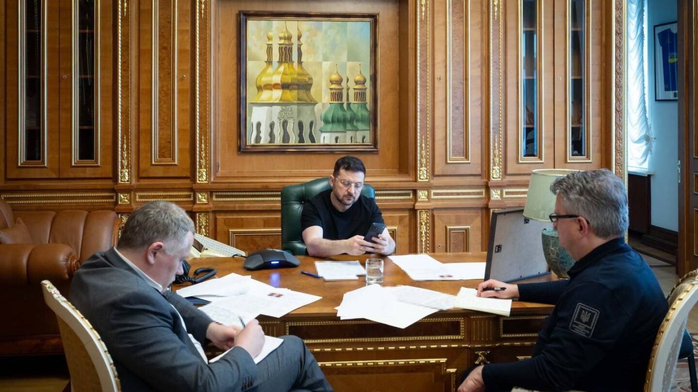 Volodímir Zelenski durante su conversación con Al Sisi
