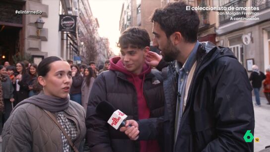 Isma Ju&aacute;rez, tras preguntar a unos j&oacute;venes si conocen a Felipe Gonz&aacute;lez: "S&aacute;nchez lo est&aacute; eliminando de los libros de historia"