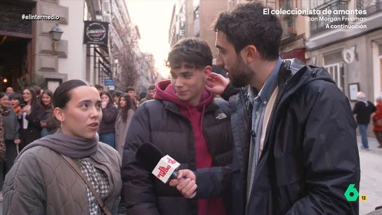 Isma Juárez, tras preguntar a unos jóvenes si conocen a Felipe González: "Sánchez lo está eliminando de los libros de historia" Isma Juárez, tras preguntar a unos jóvenes si conocen a Felipe González: "Sánchez lo está eliminando de los libros de historia"