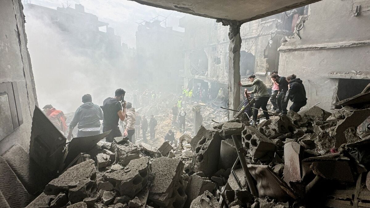 Israel sigue con su masacre y mata a cuatro personas en Beirut en su bombardeo más duro desde el comienzo de los ataques