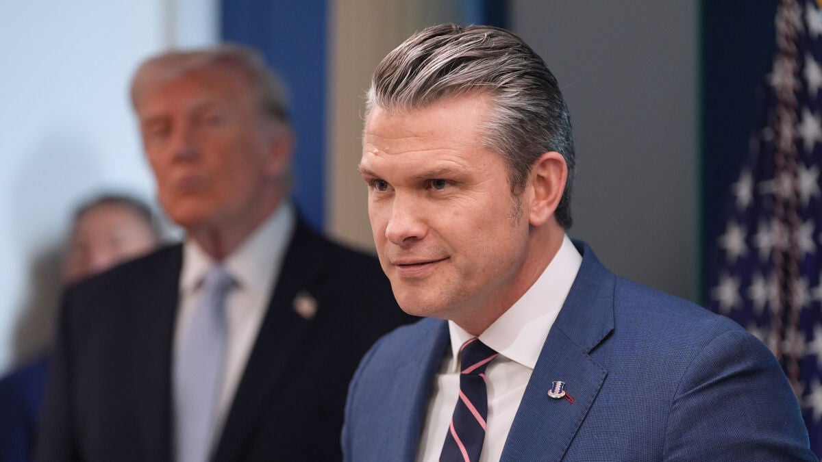 Tener un ejército belicista, sin diversidad y ultra: el objetivo de Pete Hegseth con su purga militar