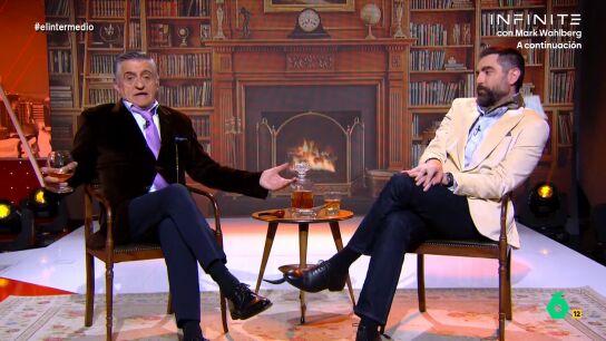 Wyoming y Dani Mateo se convierten en 'Los Aristorrancios' para analizar la presencia del rey Juan Carlos en la Maestranza para presenciar el regreso de Morante de la Puebla, mientras Felipe VI y Leticia estaban en una procesi&oacute;n en Carabanchel.