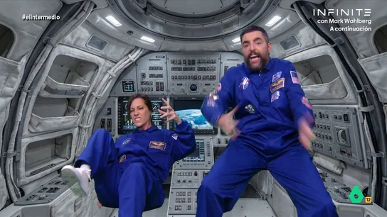 La 'astronauta' Cristina Gallego, harta de la misión Artemis II: "Esto parece un salvapantallas de Windows" La 'astronauta' y Dani Mateo forman parte de la misión que está sobrevolando la luna, pero, tras varios días en la nave, no puede esconder su hastío, declarando estar "hasta la escafandra".