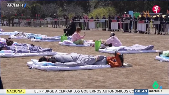 Hans Arús, tras ver la curiosa competición en Shanghái donde premian al que mejor duerme: "¿Si roncas sumas puntos?" Hans Arús, tras ver la curiosa competición en Shanghái donde premian al que mejor duerme: "¿Si roncas sumas puntos?"