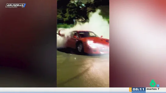 Lewis Hamilton confirma su relación con Kim Kardashian derrapando con ella un Ferrari en este vídeo Lewis Hamilton confirma su relación con Kim Kardashian derrapando con ella un Ferrari en este vídeo