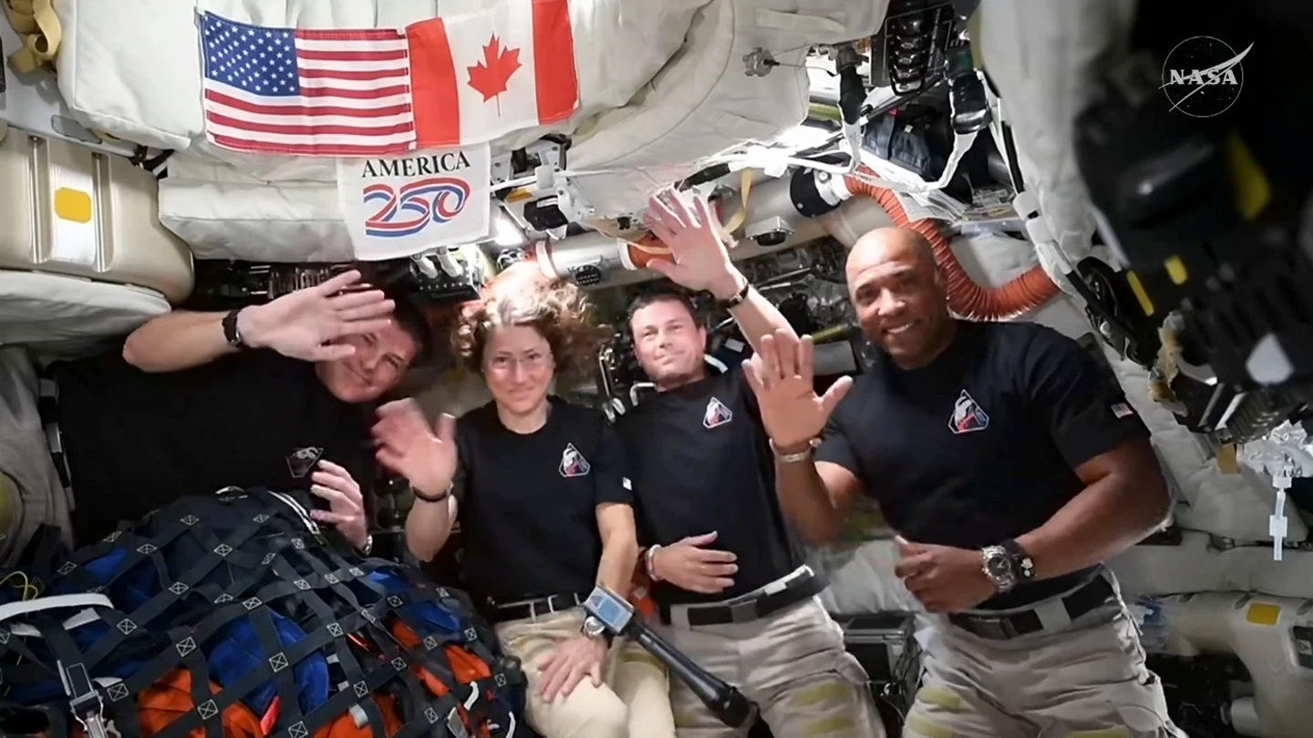 Reid Wiseman, Christina Koch, Jeremy Hansen y Victor Glover saludando durante una conversación con Donald Trump a bordo de 'Orión' Reid Wiseman, Christina Koch, Jeremy Hansen y Victor Glover saludando durante una conversación con Donald Trump a bordo de 'Orión'