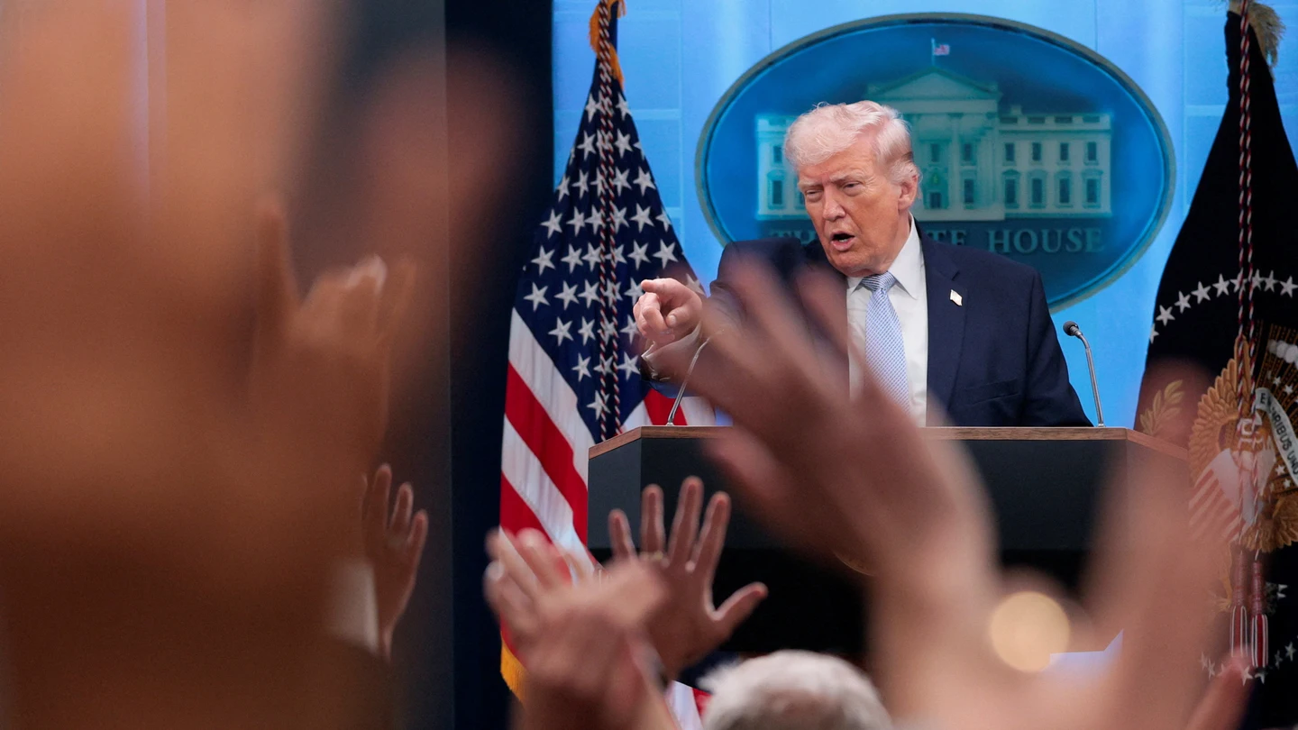 El presidente de Estados Unidos, Donald Trump, atiende a periodistas en la Casa Blanca El presidente de Estados Unidos, Donald Trump, atiende a periodistas en la Casa Blanca