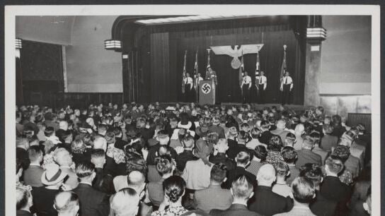 Un mitin del Partiro Nazi en Pa&iacute;ses Bajos en 1941.