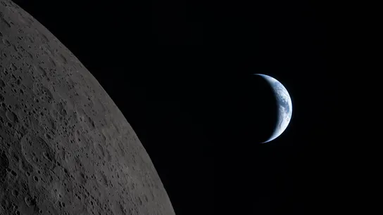 La Tierra, vista tras la Luna, minutos antes de la puesta de sol: se observan nubes sobre la región de Australia y Oceanía La Tierra, vista tras la Luna, minutos antes de la puesta de sol: se observan nubes sobre la región de Australia y Oceanía