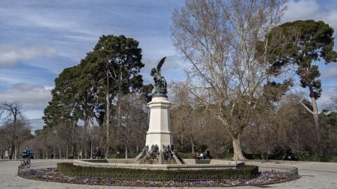 Estatua del Ángel Caído en El Retiro, Madrid.