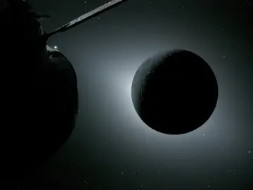 La Luna iluminada a contraluz por el Sol durante un eclipse solar La Luna iluminada a contraluz por el Sol durante un eclipse solar
