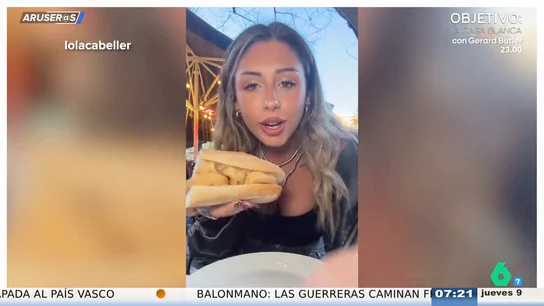 Una argentina prueba un bocadillo de calamares y deja a todos en shock por brutal cantidad de sal que le echa Una argentina prueba un bocadillo de calamares y deja a todos en shock por brutal cantidad de sal que le echa