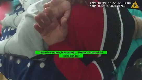 "¡Manos a la espalda! Tiene sangre": el momento de la detención de los acusados de matar a su vecino en Benimàmet. "¡Manos a la espalda! Tiene sangre": el momento de la detención de los acusados de matar a su vecino en Benimàmet.