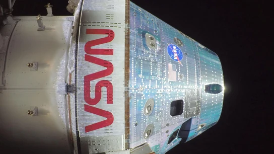 Vista de la cápsula Orión durante una inspección como parte de la misión Artemis II hacia la Luna Vista de la cápsula Orión durante una inspección como parte de la misión Artemis II hacia la Luna