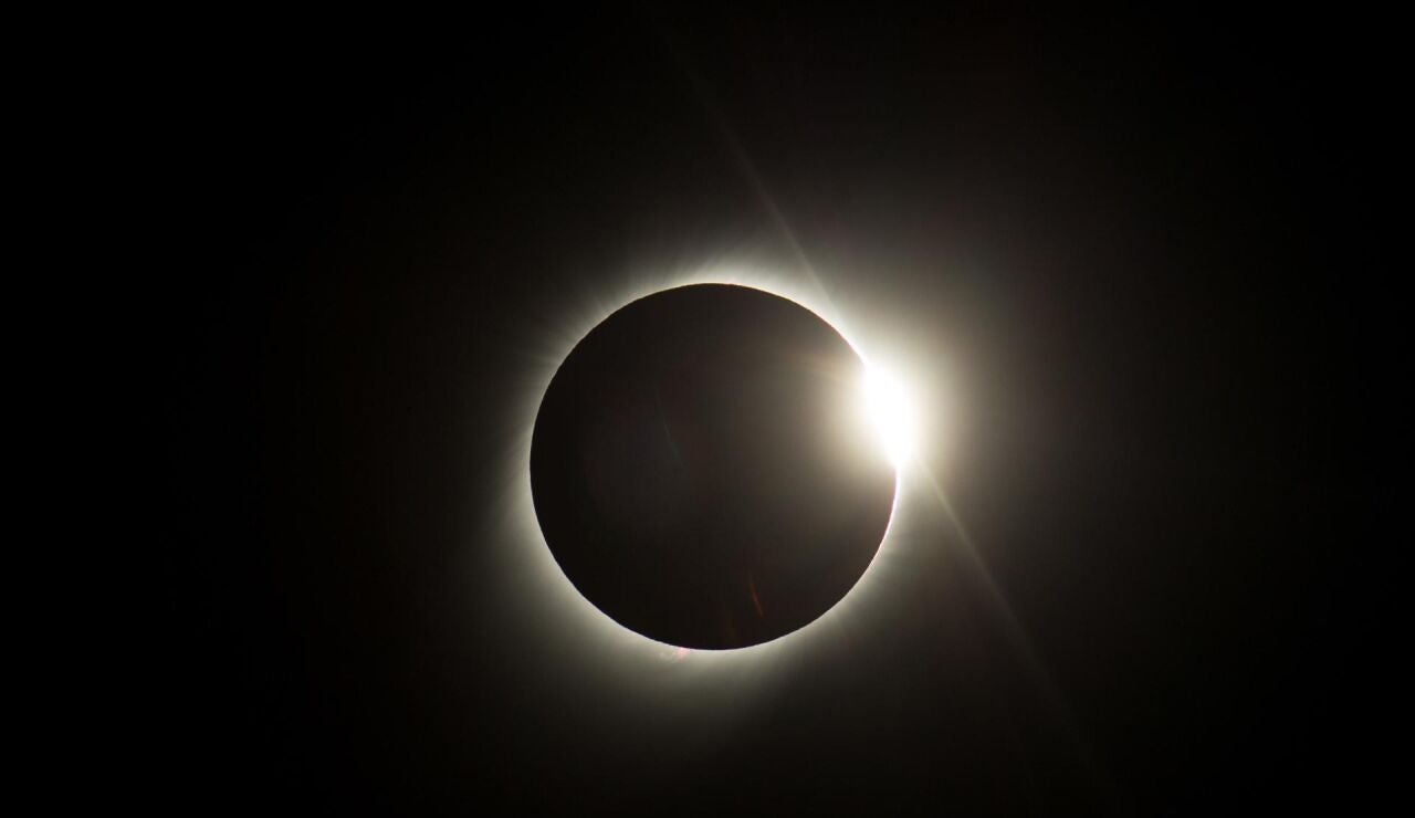 Imagen de archivo de un eclipse total de sol