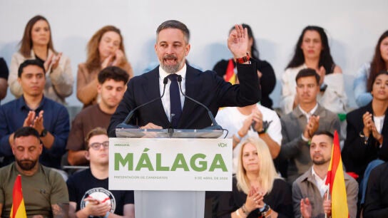El presidente de Vox Santiago Abascal interviene durante el acto pol&iacute;tico que el partido celebra este jueves en M&aacute;laga.