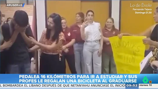 El emocionante regalo a un alumno que pedaleaba 16 kilómetros al día para ir a clase El emocionante regalo a un alumno que pedaleaba 16 kilómetros al día para ir a clase