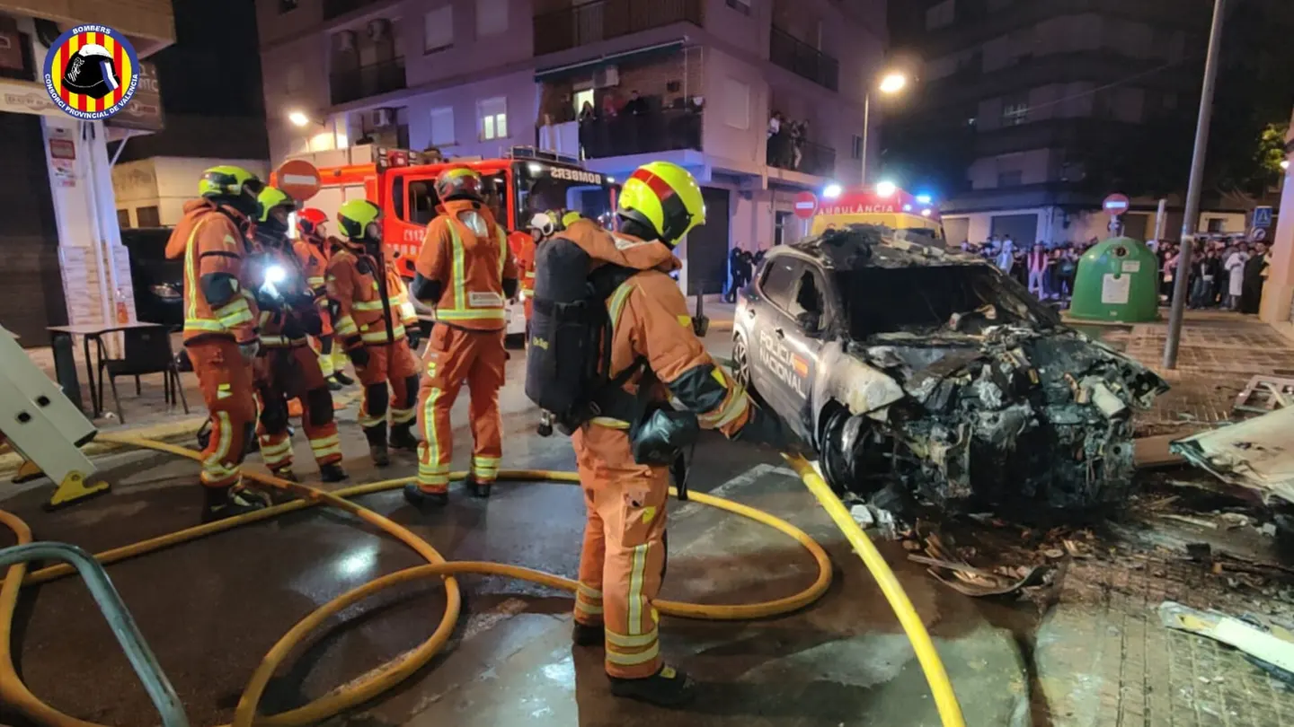 Los Bomberos sofocan un incendio en Alaquàs Los Bomberos sofocan un incendio en Alaquàs