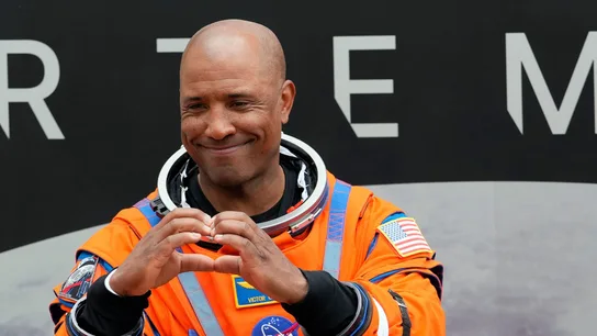 El astronauta de la NASA Victor Glover momentos antes del lanzamiento de Artemis II. El astronauta de la NASA Victor Glover momentos antes del lanzamiento de Artemis II.