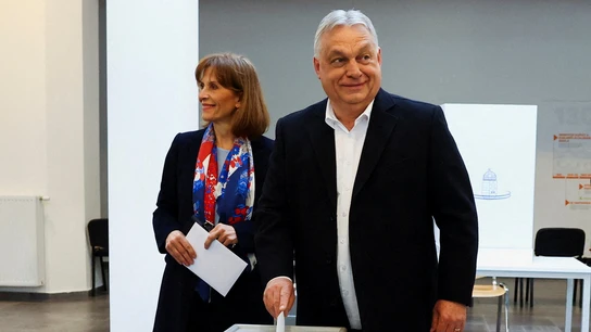 El primer ministro de Hungría, Viktor Orbán, vota en las elecciones presidenciales. El primer ministro de Hungría, Viktor Orbán, vota en las elecciones presidenciales.