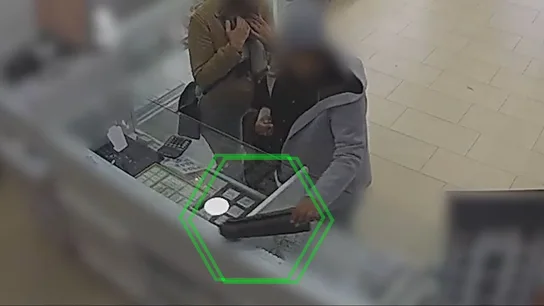 Mantas repletas de joyas y "una habilidad extraordinaria": detenida una banda italiana de ladrones "fantasma" en Palencia. Mantas repletas de joyas y "una habilidad extraordinaria": detenida una banda italiana de ladrones "fantasma" en Palencia.