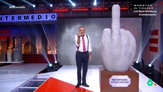 Wyoming responde a Netanyahu: "¿Va a poner el grito en el cielo porque quemen un muñeco cuando su hobbie es explotar niños?" "Eso es cínico incluso para usted", afirma Wyoming tras los ataques de Benjamin Netanyahu a España. En este vídeo, le 'invita' a reflexionar y sentarse sobre la 'peineta' de El Intermedio "y pedalear".