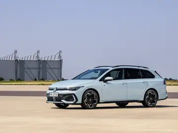 Más barato que el Passat: el Golf también es familiar, híbrido y por poco más de 30.000 euros Más barato que el Passat: el Golf también es familiar, híbrido y por poco más de 30.000 euros