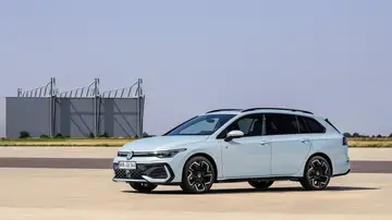 Más barato que el Passat: el Golf también es familiar, híbrido y por poco más de 30.000 euros Más barato que el Passat: el Golf también es familiar, híbrido y por poco más de 30.000 euros