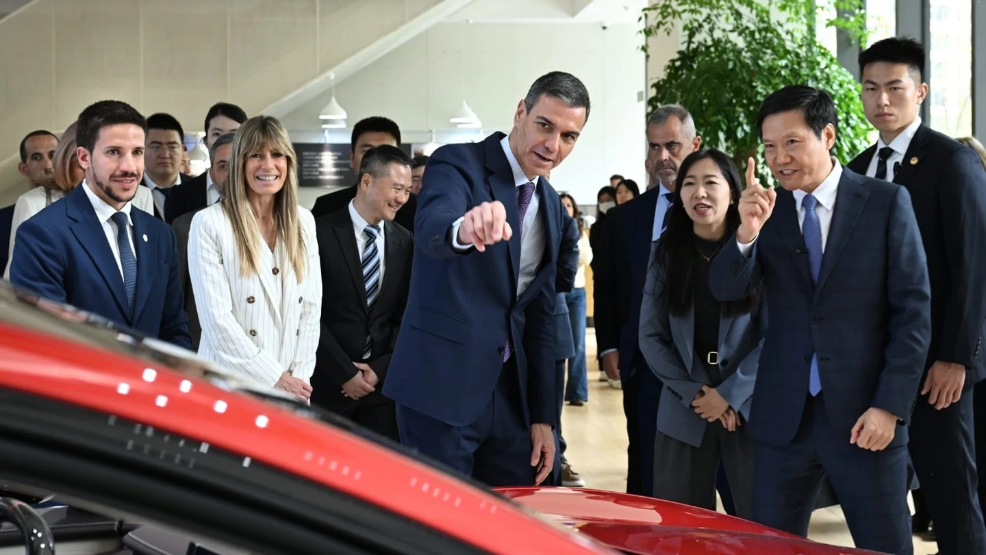Pedro Sánchez y Begoña Gómez visitan Xiaomi en China Pedro Sánchez y Begoña Gómez visitan Xiaomi en China