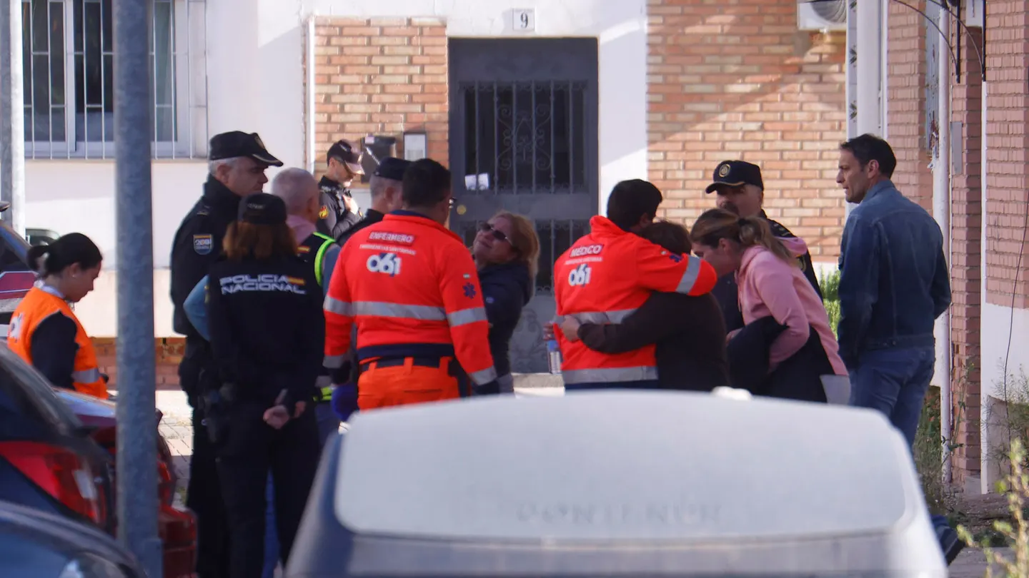 Imagen de archivo. Agentes de la Policía Nacional han detenido a un hombre por matar a su expareja con un machete en Córdoba Imagen de archivo. Agentes de la Policía Nacional han detenido a un hombre por matar a su expareja con un machete en Córdoba