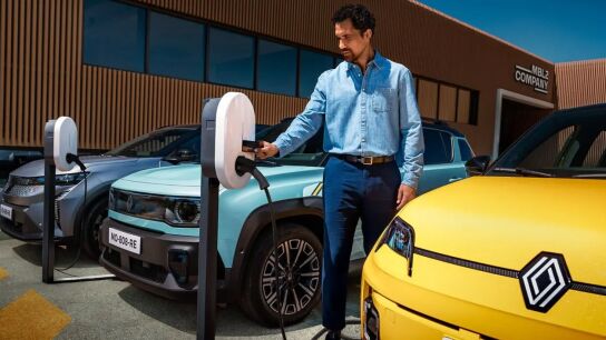 Gu&iacute;a para desgravar tu coche el&eacute;ctrico en la declaraci&oacute;n de la renta: cu&aacute;nto puedes deducir en el IRPF