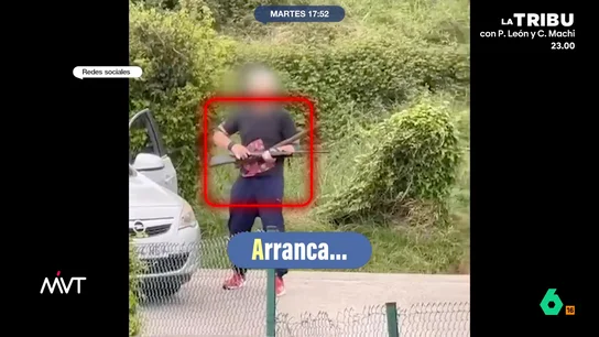 'Johnny Cartuchos' vuelve a protagonizar una pelea en Torrelavega: amenaza con una escopeta a varias personas El pasado miércoles, este señor protagonizó otra pelea en el mismo municipio. En esa ocasión, acabó en el hospital, debido a que sufrió un grave golpe en la cabeza, y el agresor, fue detenido.