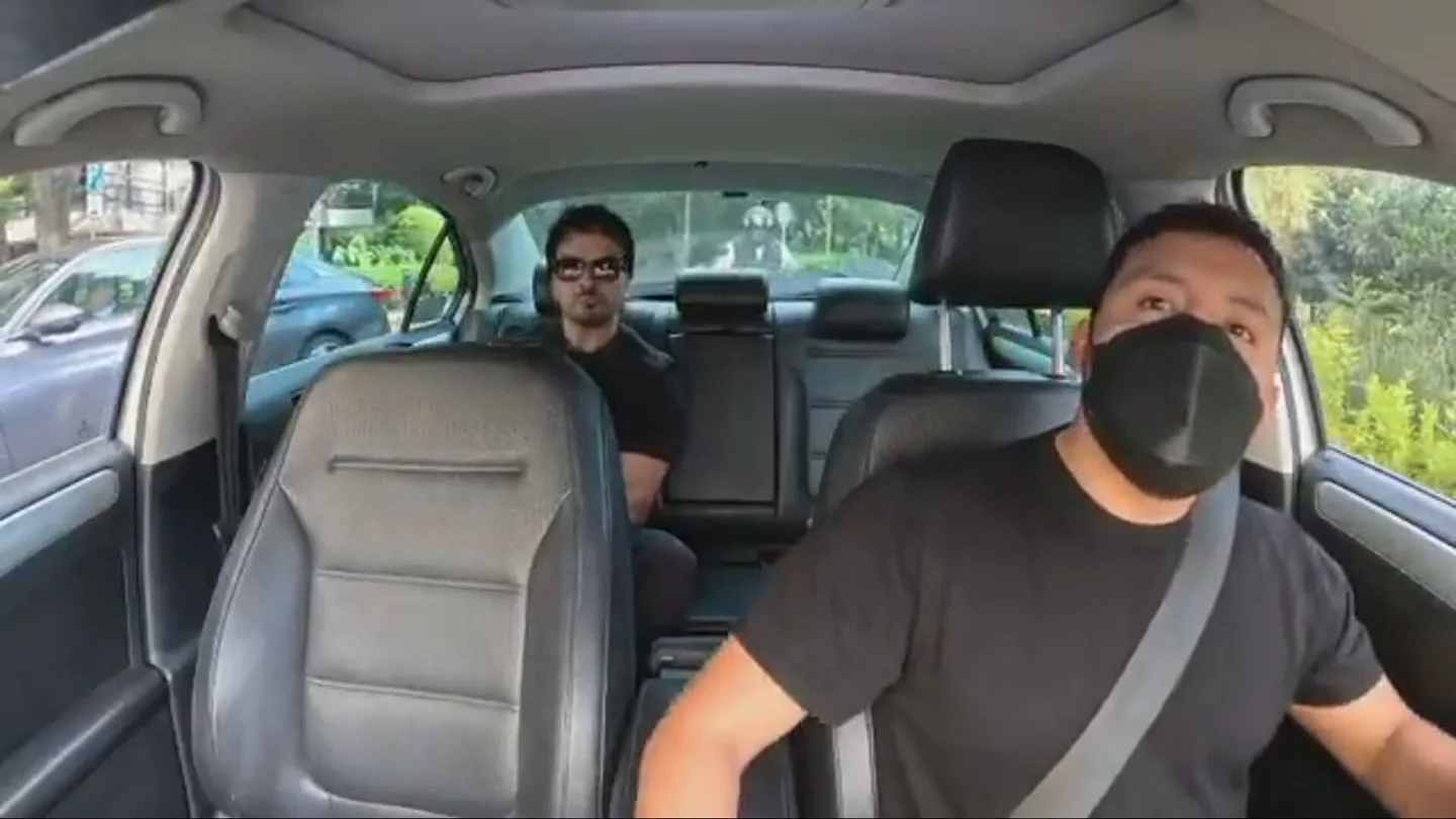 Luis Fonsi y su divertido viaje en taxi: de un concierto privado a pedirle al taxista ser su chófer para siempre Luis Fonsi y su divertido viaje en taxi: de un concierto privado a pedirle al taxista ser su chófer para siempre