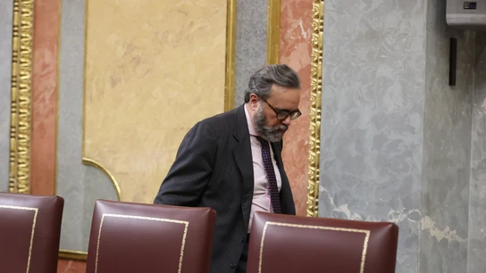 El diputado de Vox José María Sánchez abandona el Congreso tras ser expulsado El diputado de Vox José María Sánchez abandona el Congreso tras ser expulsado