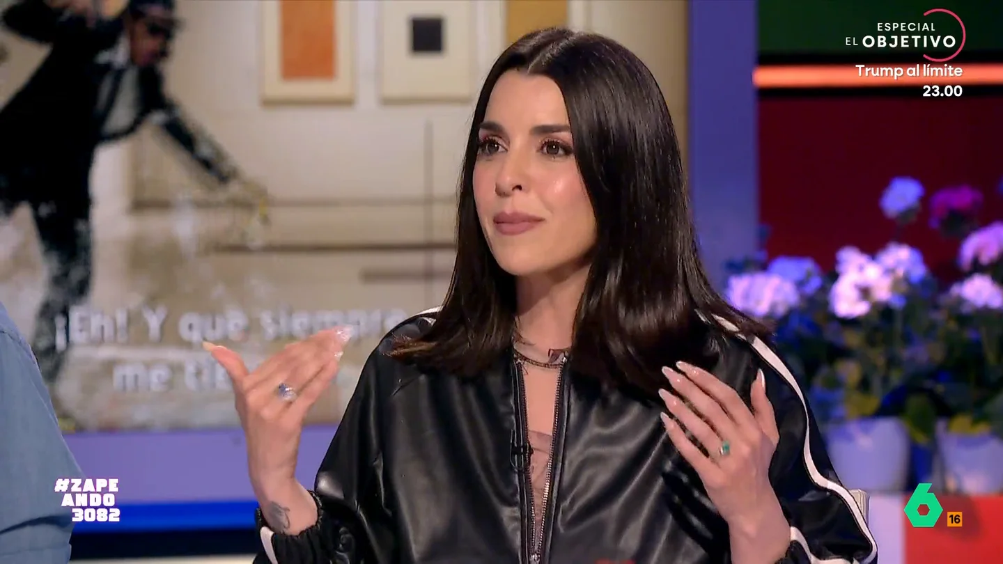 Ruth Lorenzo, sobre su labor como investigadora en 'Mask Singer': "Es fácil desde el sillón de tu casa" La artista es una de las encargadas de descubrir quién se esconde debajo de las máscaras. Como cuenta a los zapeadores, es una labor muy complicada.