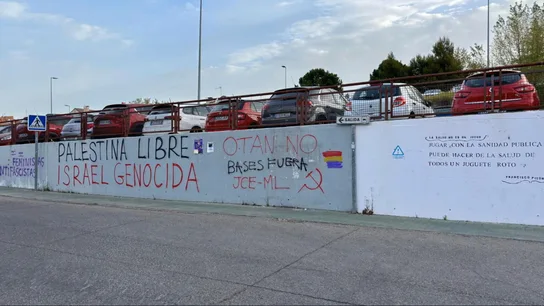 Las NNGG del PP confunden el apoyo a Palestina o a la sanidad pública con vandalismo: les pillan 'in fraganti' borrando un mural ciudadano en Rivas (Madrid) Las NNGG del PP confunden el apoyo a Palestina o a la sanidad pública con vandalismo: les pillan 'in fraganti' borrando un mural ciudadano en Rivas (Madrid)