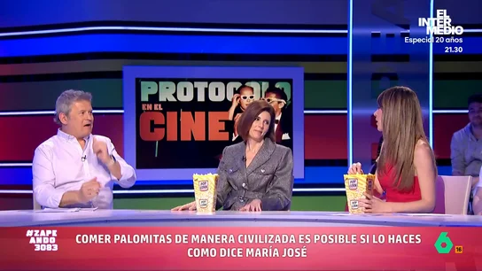 María José Gómez y Verdú, experta en protocolo, sobre cómo compartir las palomitas en el cine María José Gómez y Verdú comparte unos sencillos consejos de protocolo para comportarnos como es debido en el cine. En este vídeo, nos cuenta cómo debemos compartir las palomitas sin 'contaminar' el conjunto.