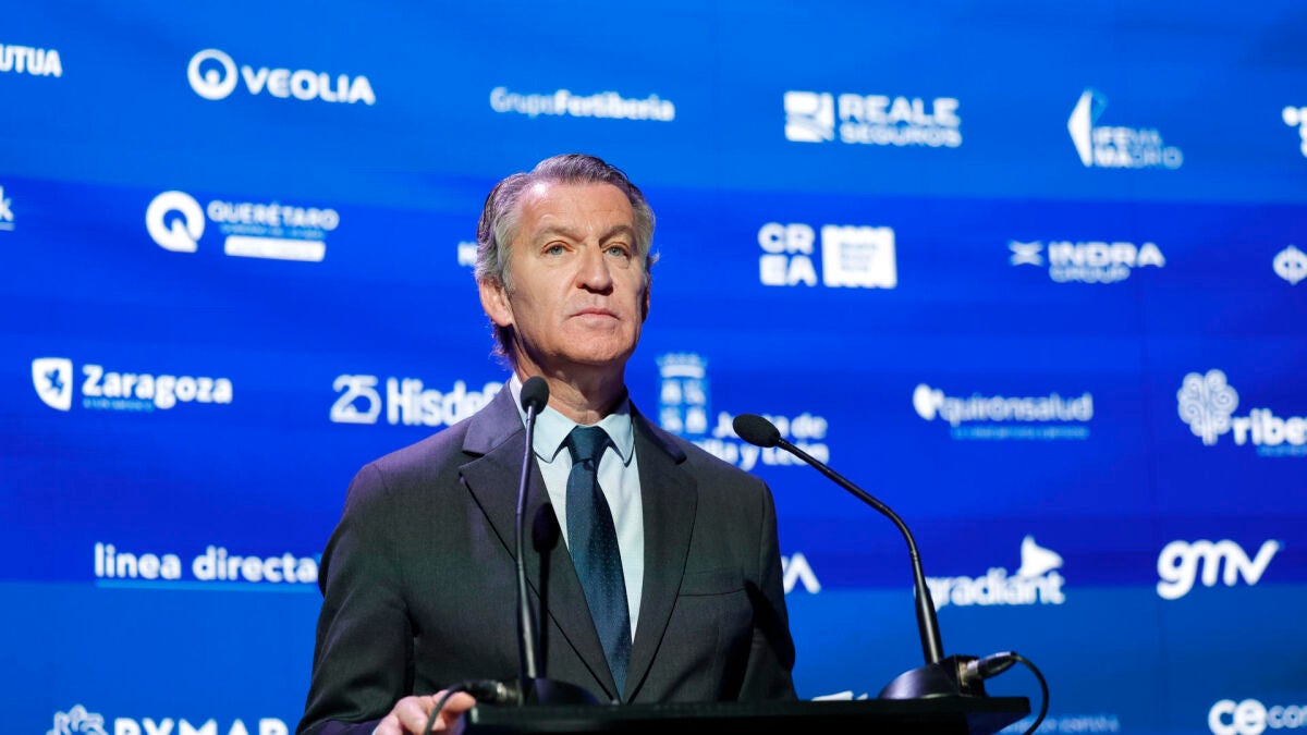 Ni con antecedentes penales ni policiales: Feijóo insiste en vincular migración y delincuencia para criticar la regularización